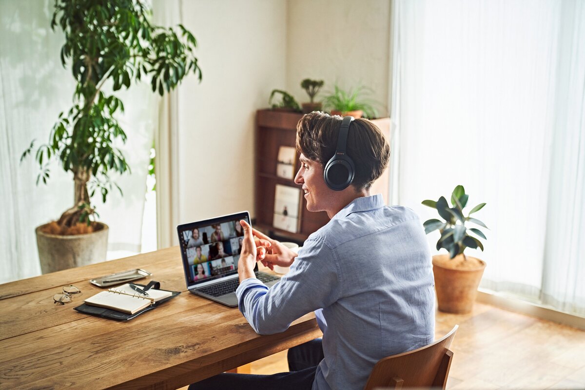 Sony-WH-1000XM4-B-02